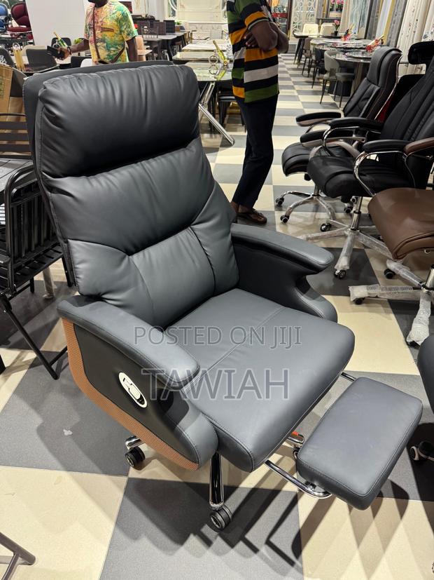 Luxurious Executive Office Chairs · Photo 3