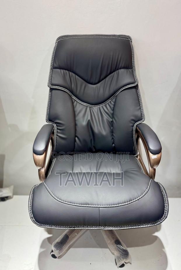 Boss Leather Office Chair · Photo 4