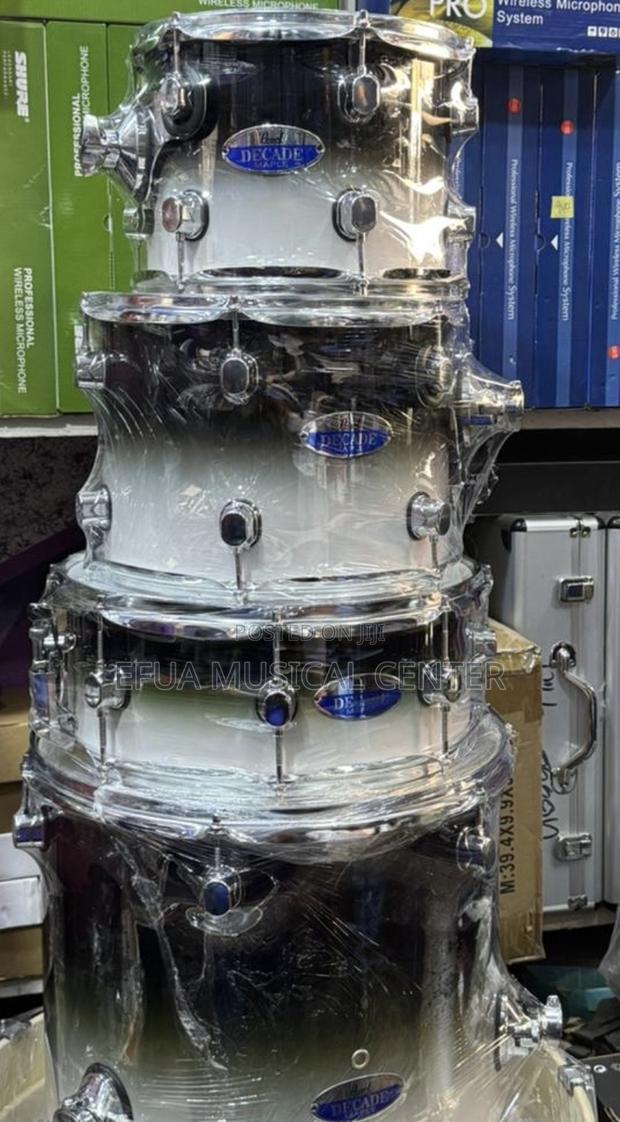 Pearl Decade 5-Set Drum (First Grade) With Two Cymbals · Photo 2