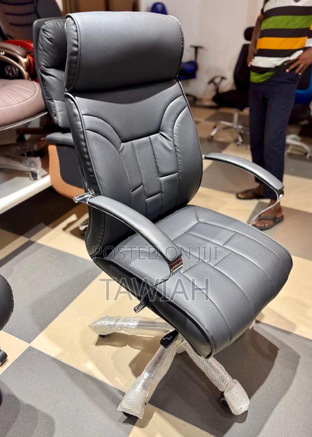 Leather Adjustable Chair · Photo 4