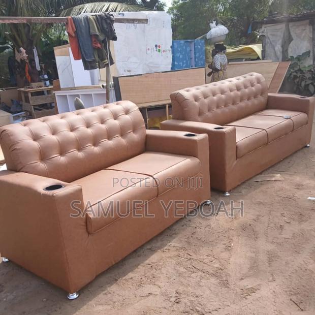 Kings and Queens Sofa for Living Room · Photo 2