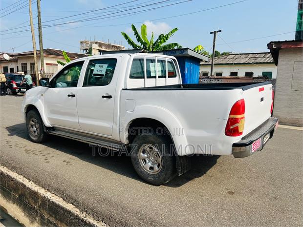 Toyota Hilux 2009 White