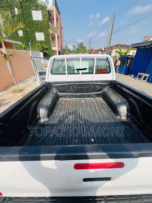 Toyota Hilux 2009 White