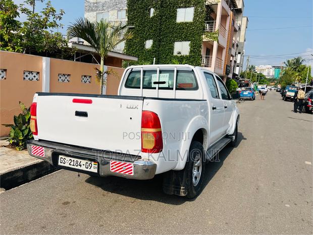 Toyota Hilux 2009 White