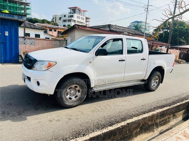 Toyota Hilux 2009 White