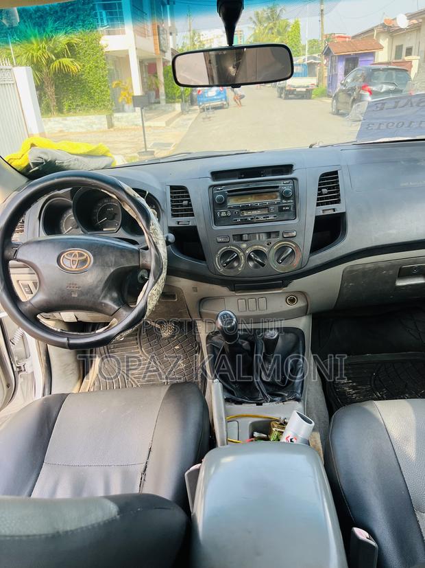 Toyota Hilux 2009 White