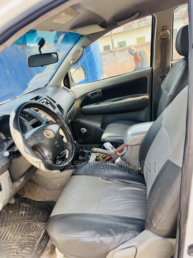 Toyota Hilux 2009 White