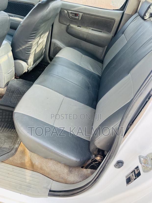 Toyota Hilux 2009 White
