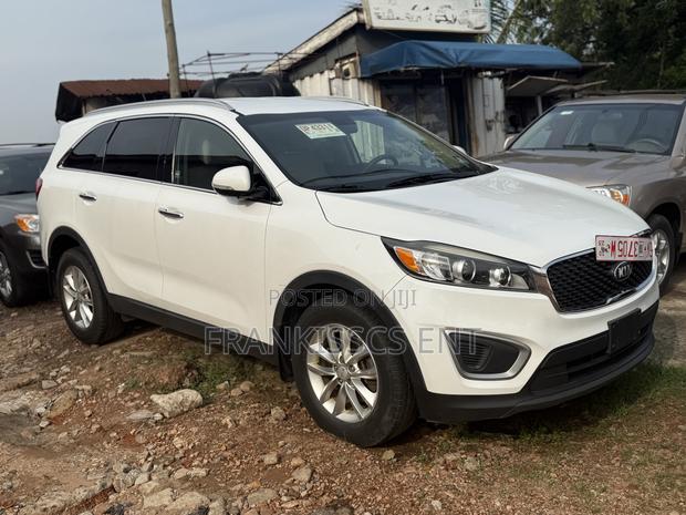 Kia Sorento 4dr SUV 2016 White photo 5