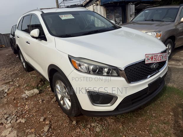 Kia Sorento 4dr SUV 2016 White photo 2