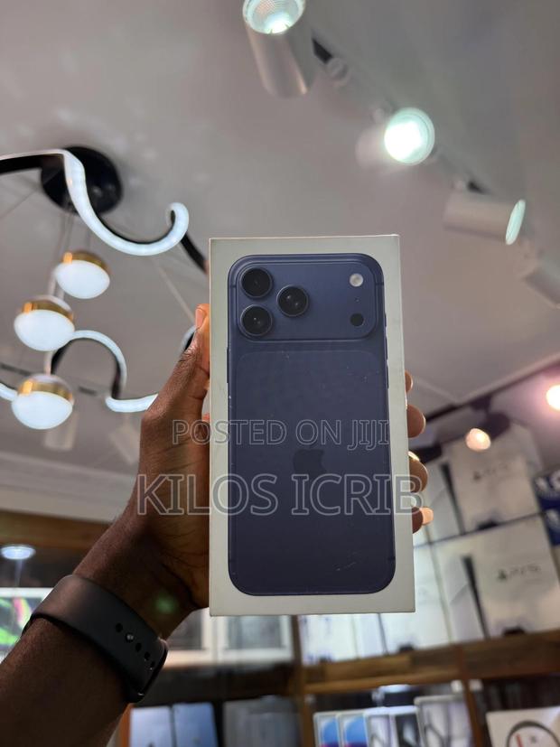 New Apple iPhone 17 Pro Max 256 GB Blue · Photo 4