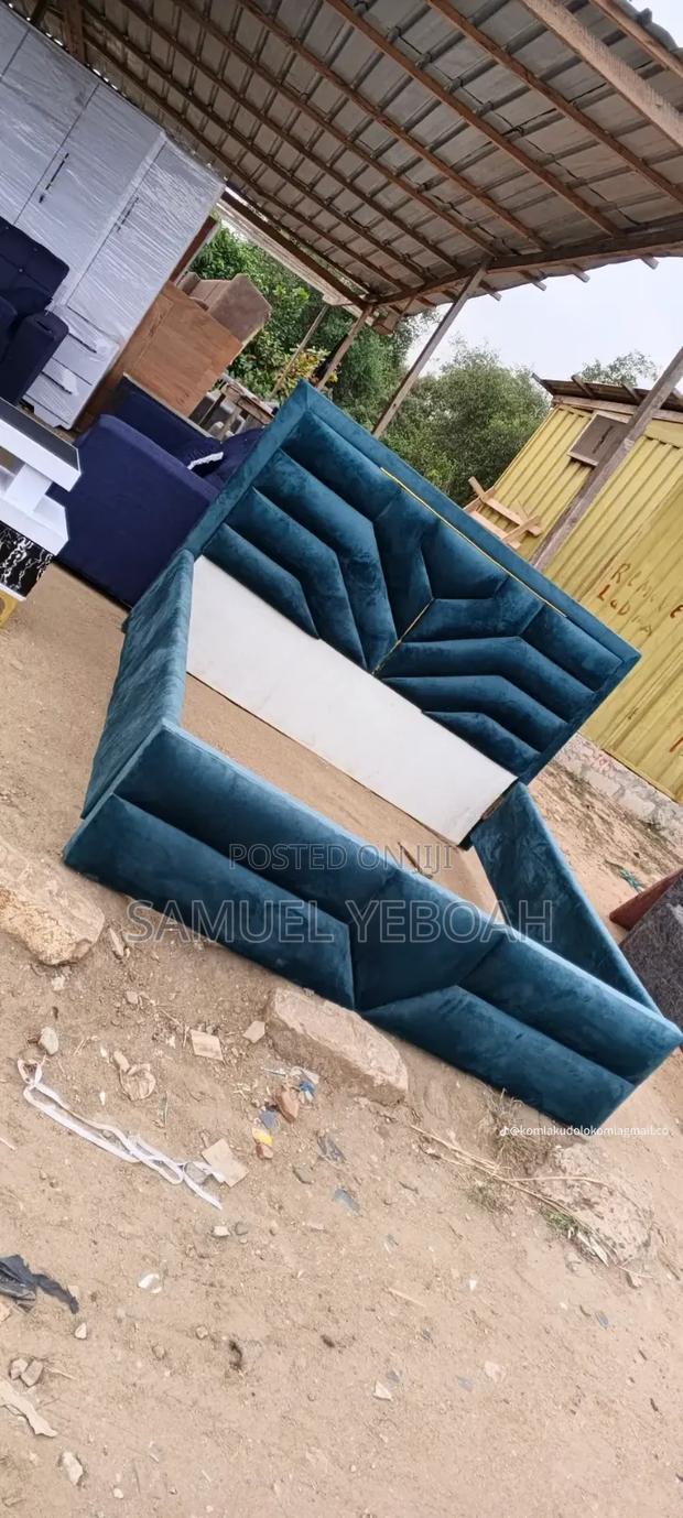Quality Staffing Bed Queen Size · Photo 1