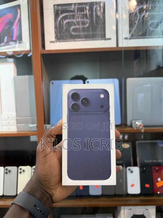 New Apple iPhone 17 Pro Max 512 GB Blue · Photo 4