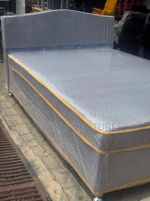 Built-in Mattress in Bed Frame · Photo 2