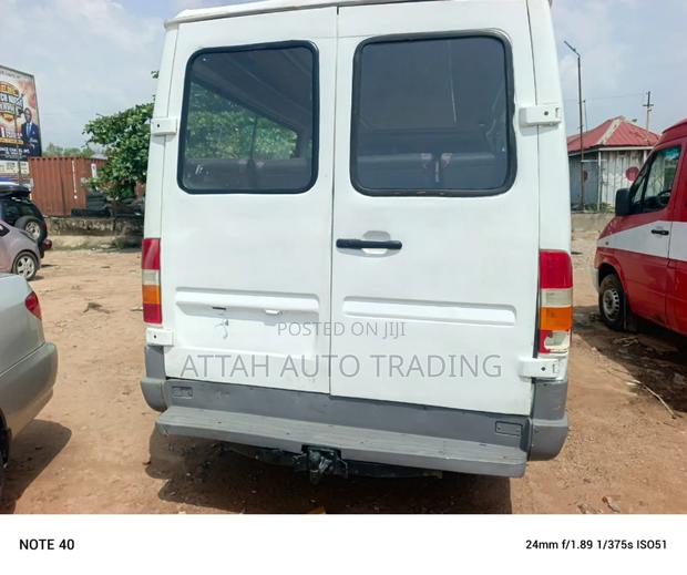 Mercedes-Benz Sprinter 2000 White photo 9
