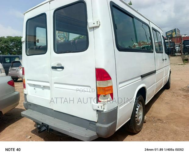 Mercedes-Benz Sprinter 2000 White photo 2