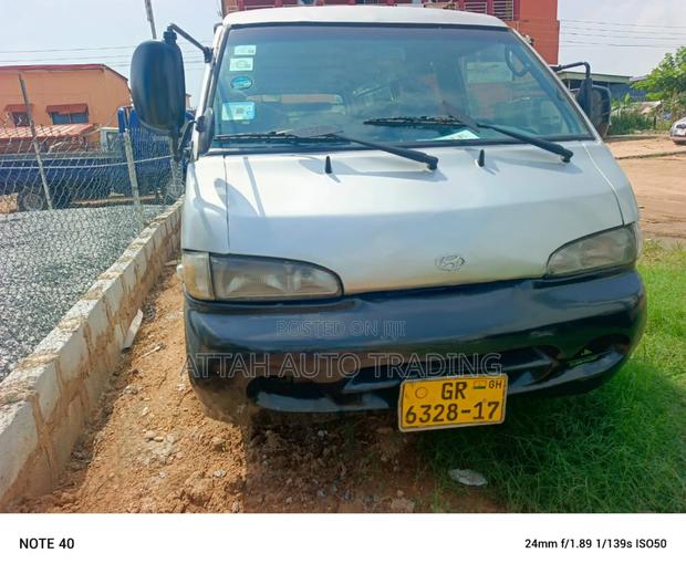 Hyundai H-100 1989 Silver photo 2
