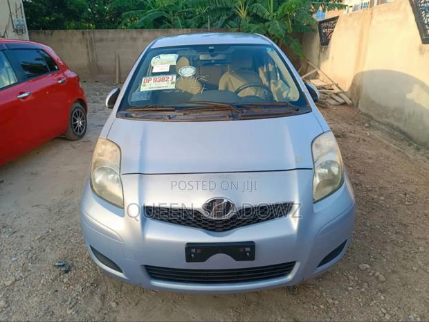Toyota Vitz 2010 Gray