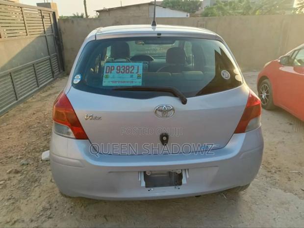 Toyota Vitz 2010 Gray photo 2