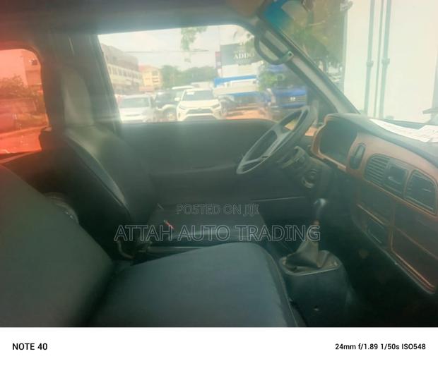 Toyota HiAce 2019 White photo 3