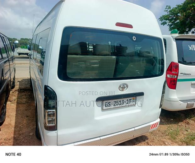 Toyota HiAce 2019 White photo 5