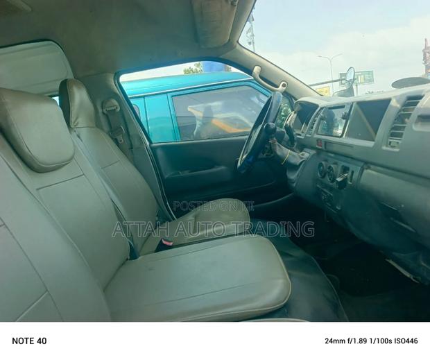 Toyota HiAce 2019 White photo 6