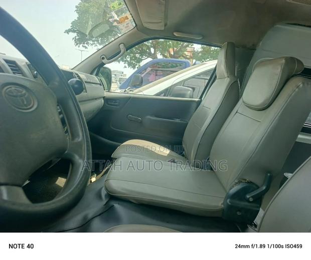 Toyota HiAce 2019 White photo 9