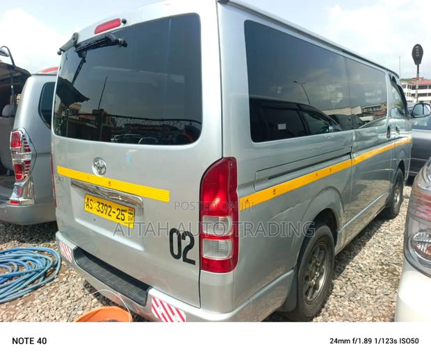 Toyota Grand HiAce 2012 Silver photo 2