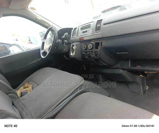 Toyota Grand HiAce 2012 Silver photo 3