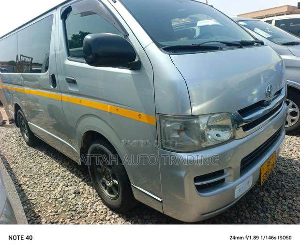 Toyota Grand HiAce 2012 Silver photo 4