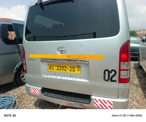 Toyota Grand HiAce 2012 Silver photo 9
