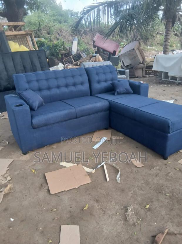 Kings L Shape Staffing Chair · Photo 2