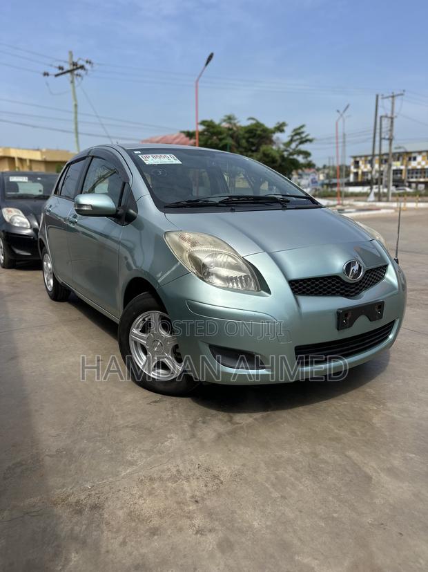 Toyota Vitz 1.3 FWD 5dr 2010 Green