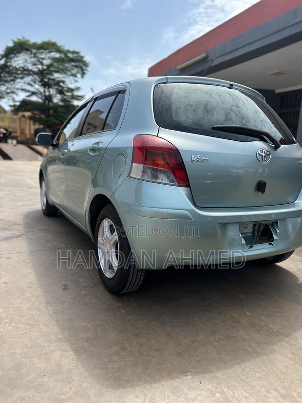 Toyota Vitz 1.3 FWD 5dr 2010 Green