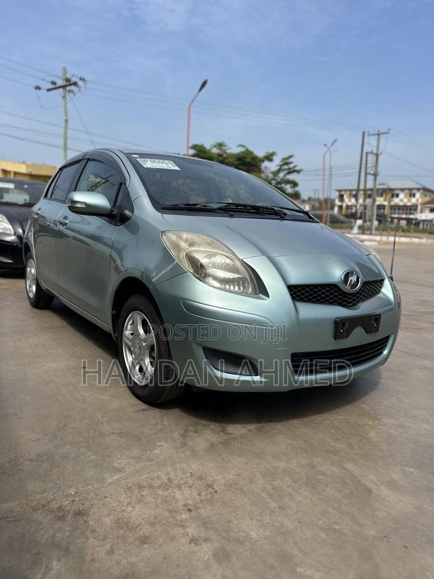 Toyota Vitz 1.3 FWD 5dr 2010 Green