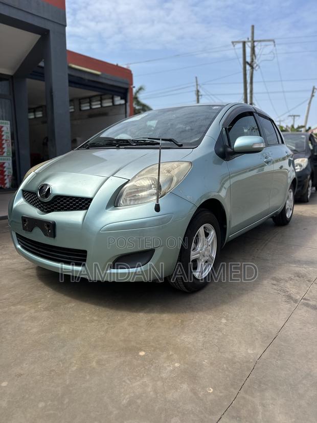Toyota Vitz 1.3 FWD 5dr 2010 Green