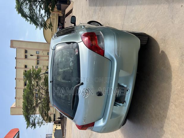 Toyota Vitz 1.3 FWD 5dr 2010 Green