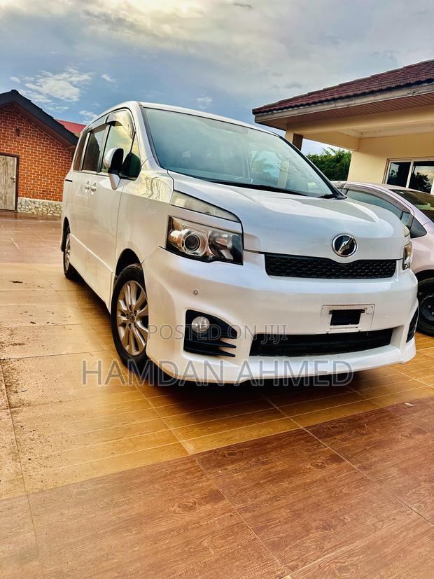 Toyota Voxy 2012 White