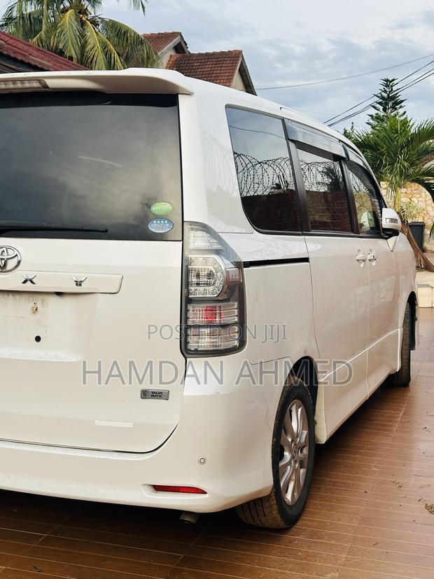 Toyota Voxy 2012 White