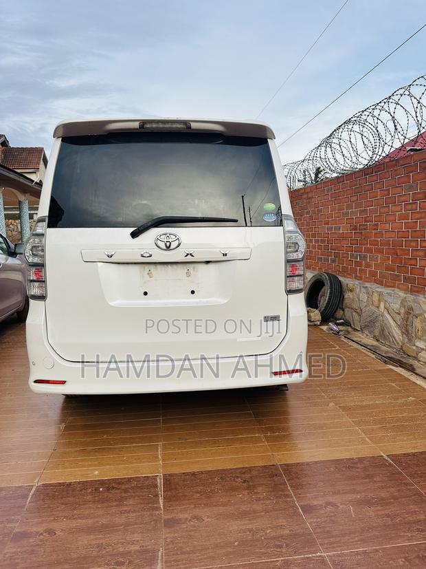 Toyota Voxy 2012 White