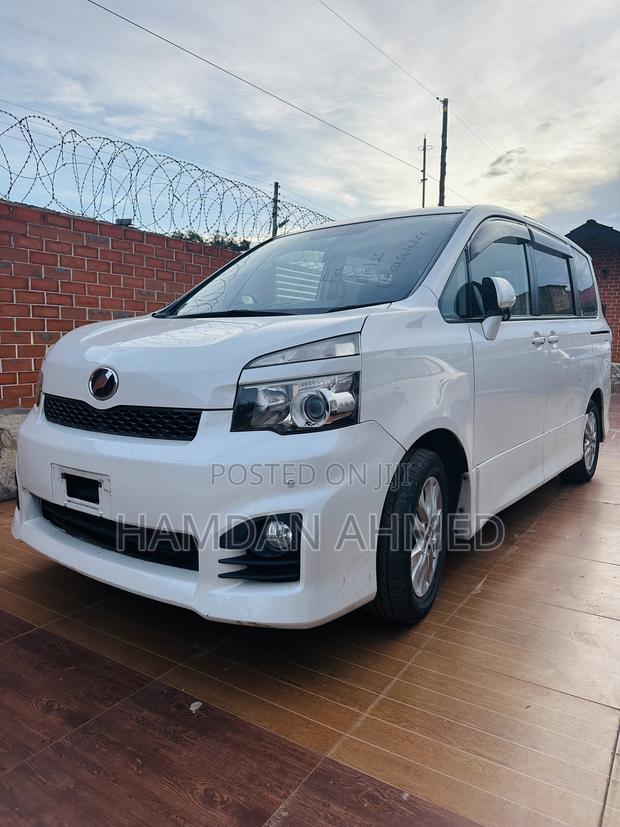 Toyota Voxy 2012 White