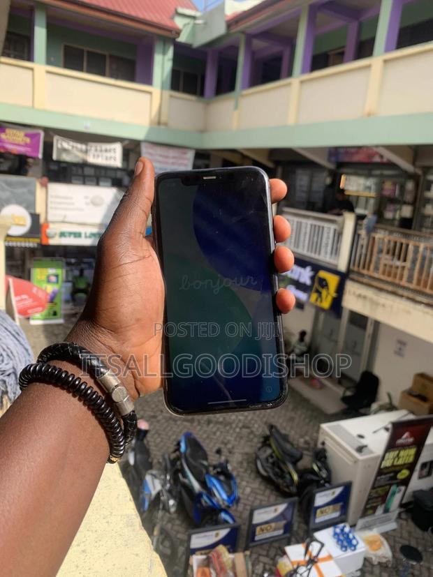 Apple iPhone 11 64 GB Black photo 3