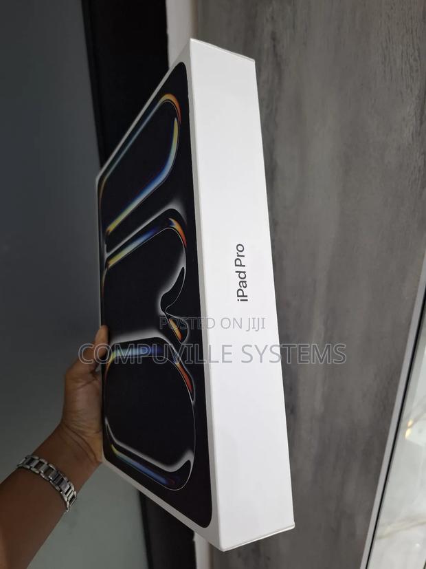 New Apple iPad Pro 13 (2025) 512 GB Black · Photo 2