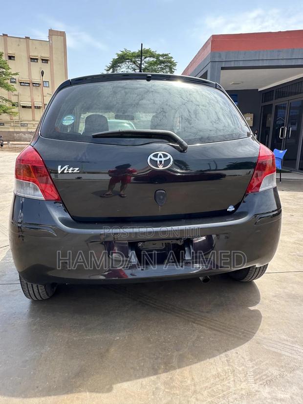 Toyota Vitz 1.3 FWD 5dr 2010 Black