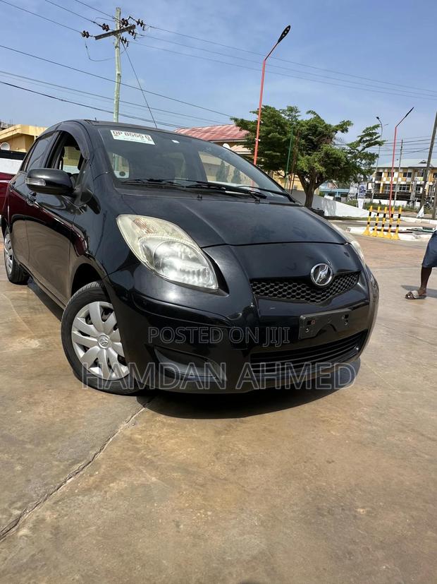Toyota Vitz 1.3 FWD 5dr 2010 Black