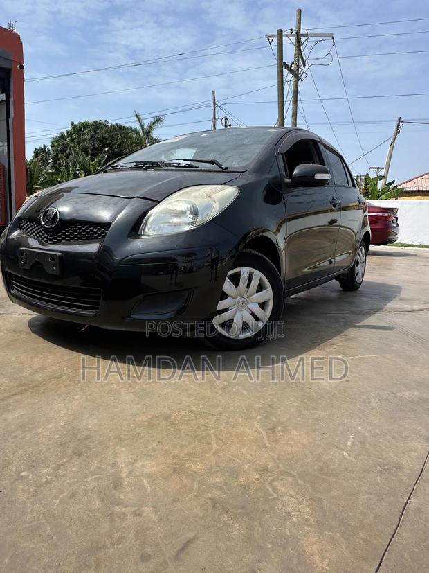 Toyota Vitz 1.3 FWD 5dr 2010 Black