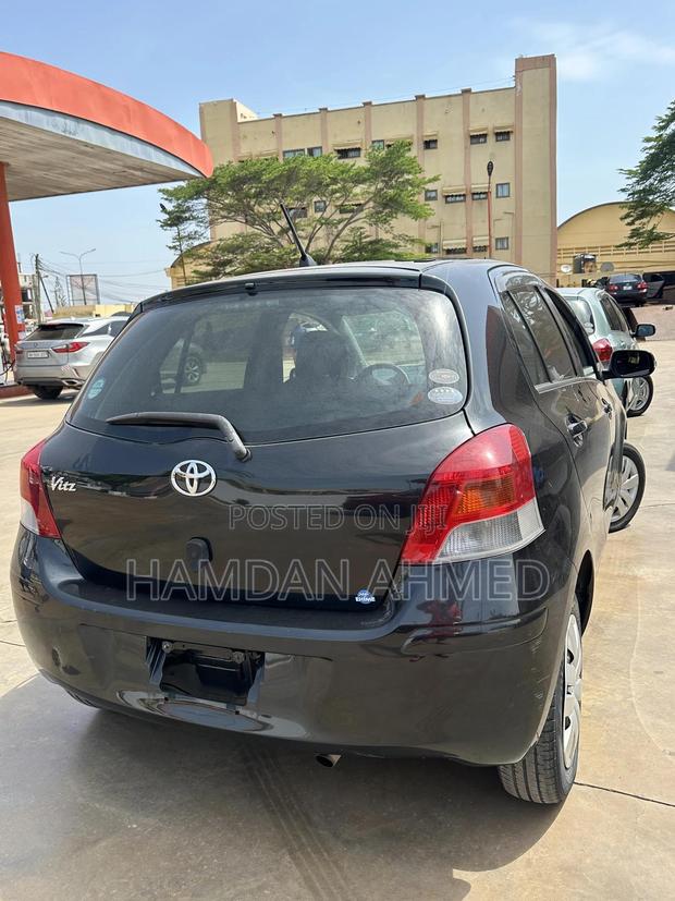 Toyota Vitz 1.3 FWD 5dr 2010 Black