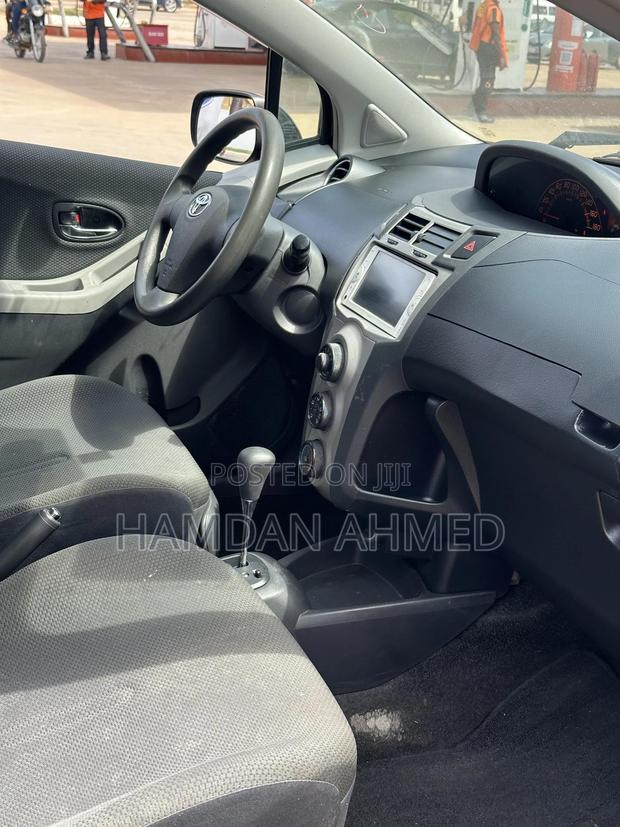 Toyota Vitz 1.3 FWD 5dr 2010 Black