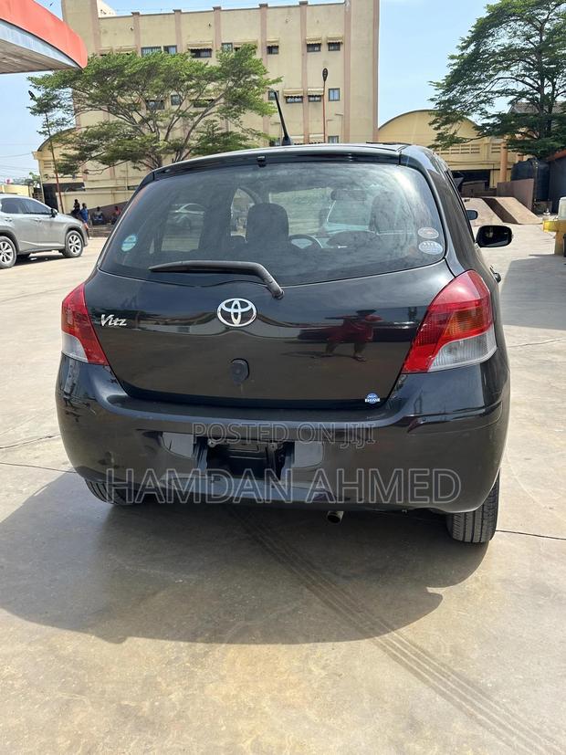 Toyota Vitz 1.3 FWD 5dr 2010 Black