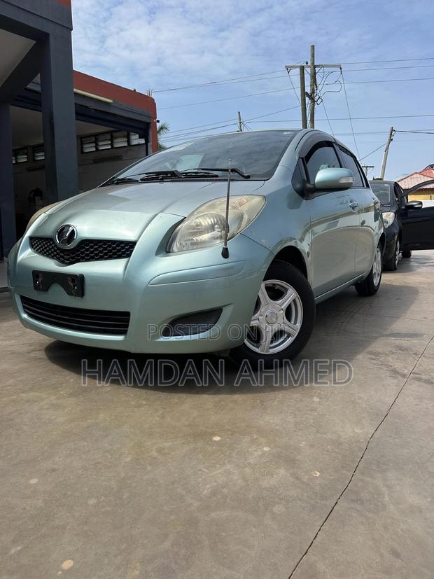 Toyota Vitz 1.3 FWD 5dr 2010 Green